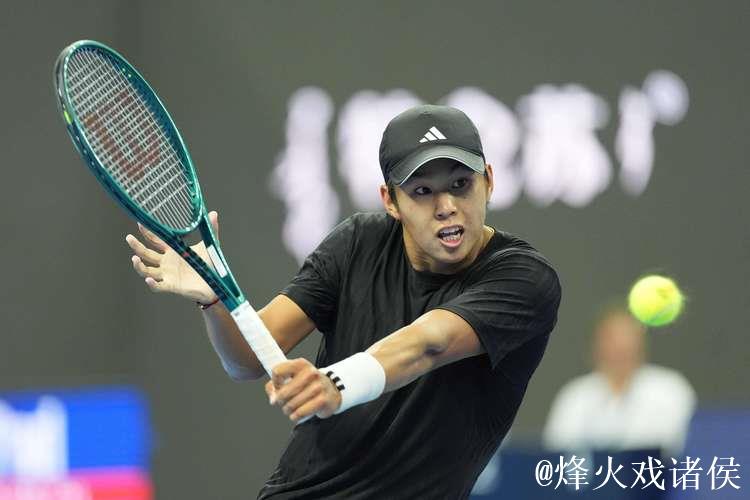 辛纳直落两盘击败19岁新星勒纳·钱,摘得中网男单桂冠 辛纳直落两盘击败19岁新星勒纳·钱,摘得中网男单桂冠